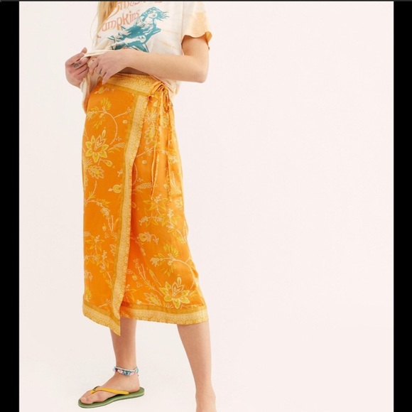 Free People Dresses & Skirts - Free People Yasmin Border midi skirt